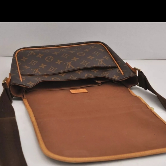 Authentic Louis Vuitton Monogram Messenger Bosphore PM Shoulder Bag - Picture 2 of 10